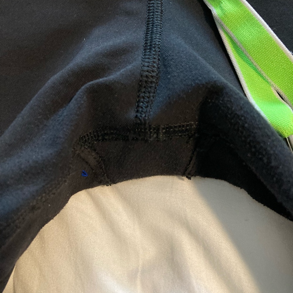 Lululemon Beach Crop Size 8 - Picture 2 of 2